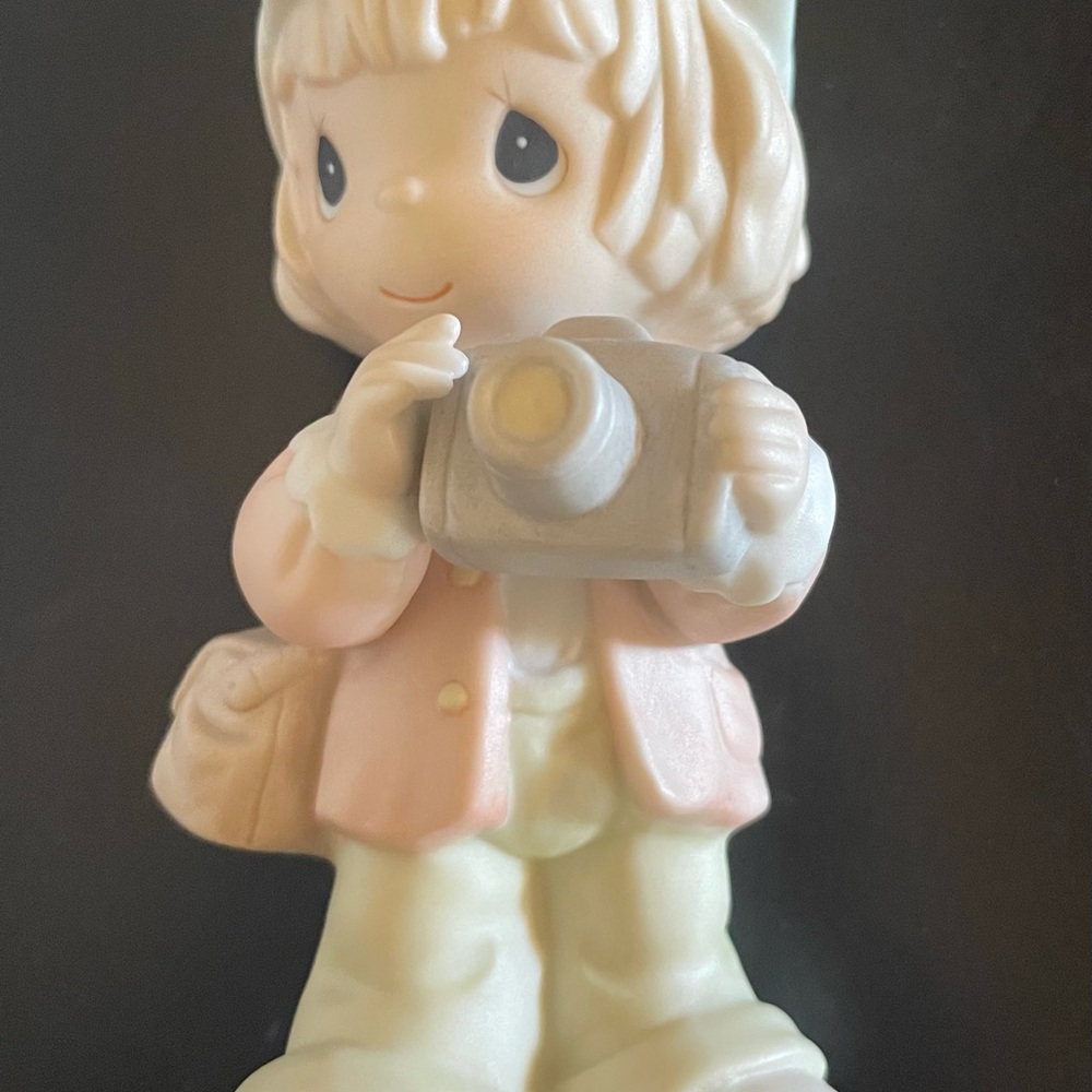 Precious Moments “Focusing In On Those Precious Moments”